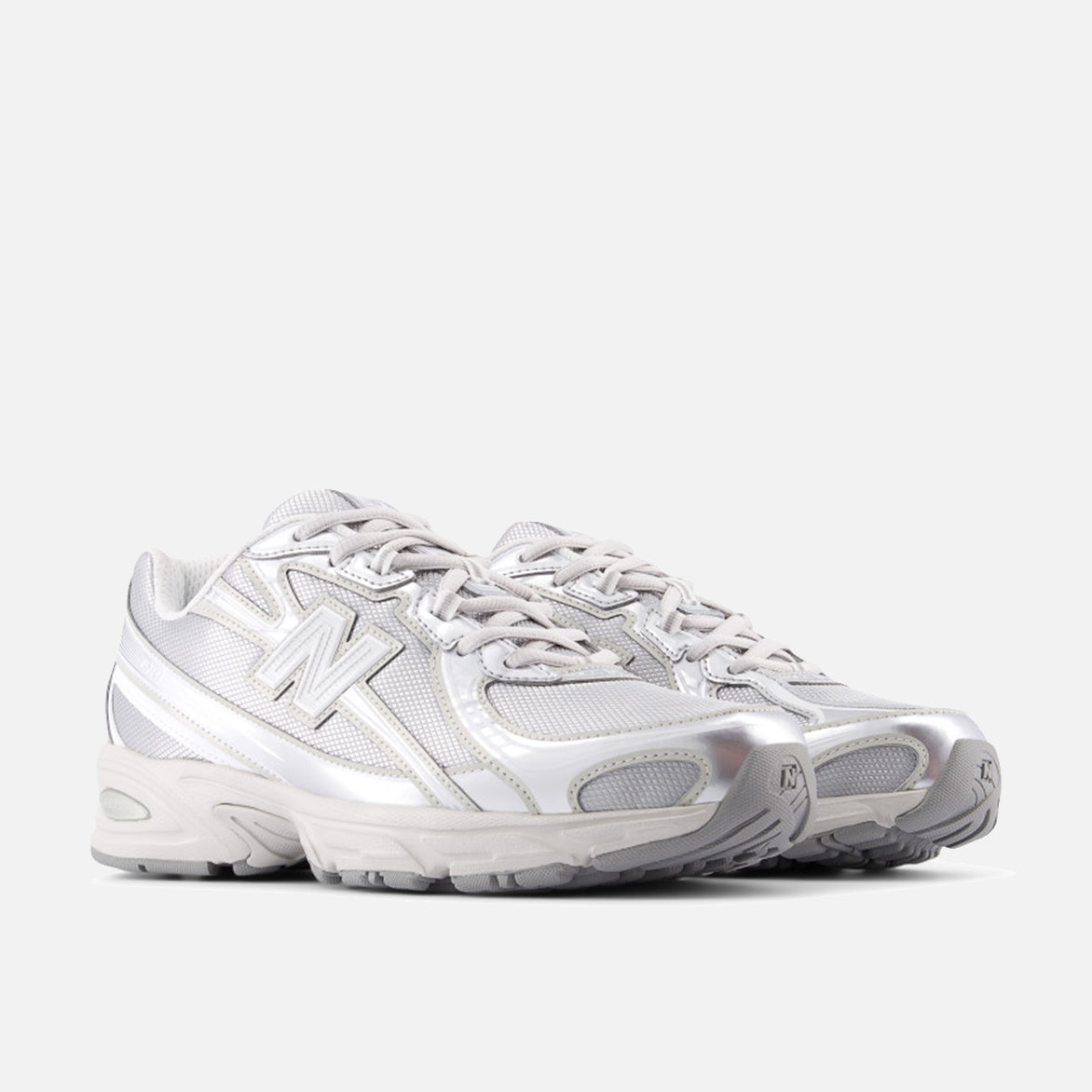740 - METALLIC SILVER 877 C