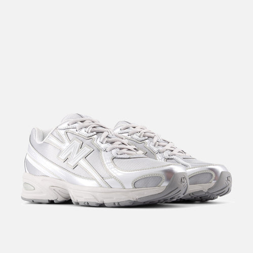 740 - METALLIC SILVER 877 C