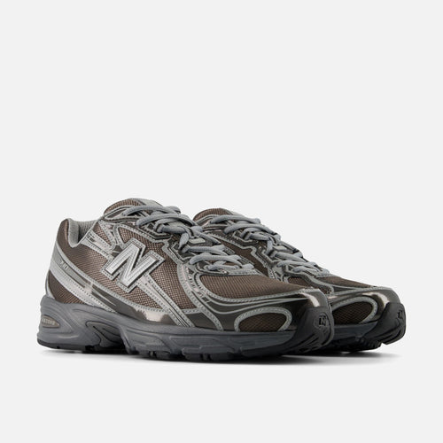 740 - BLACK METALLIC / CASTLEROCK